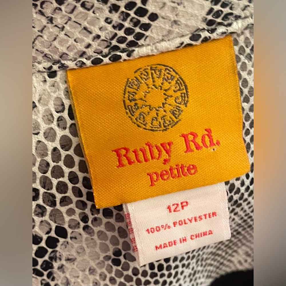 Ruby Rd- Snake print white and‎ gray jacket Size … - image 5